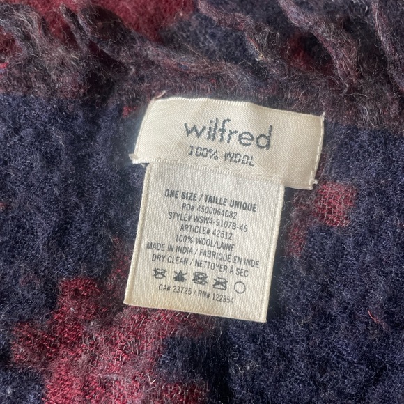 Aritzia Wool Blanket Scarf - Picture 3 of 3
